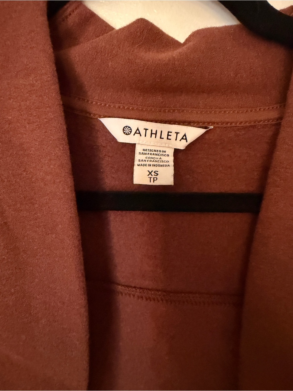 Athleta RETROPLUSH WRAP
CARDIGAN cropped sweatshirt shrug in mahogany heather - Picture 7 of 8